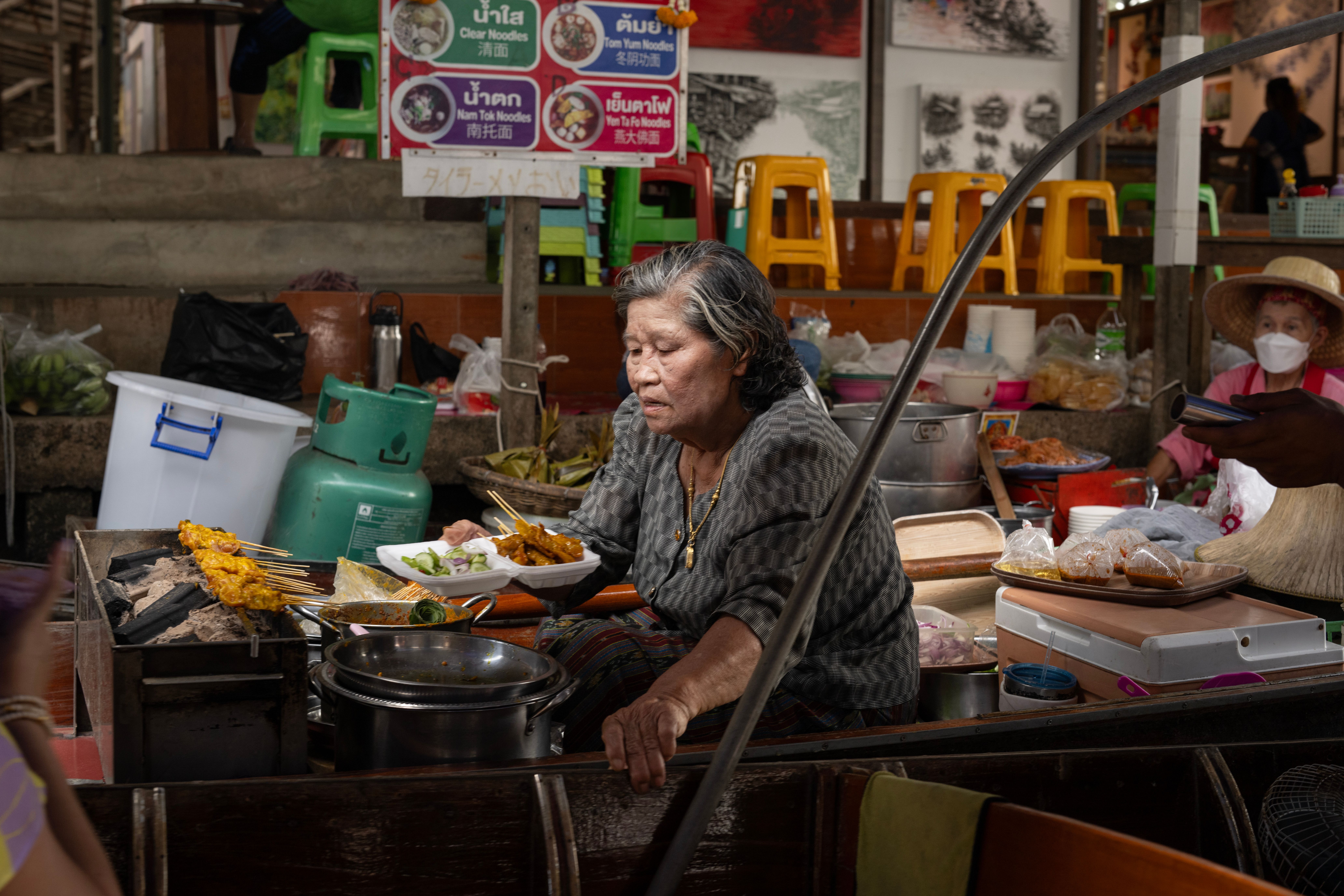 thai women cooking thai food